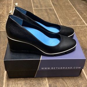 Betabrand All Weather Wedges sz 7.5 Black